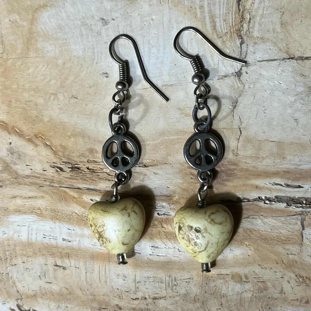 💛 Desert Jasper Natural Stone Heart Silver Peace Sign Earrings